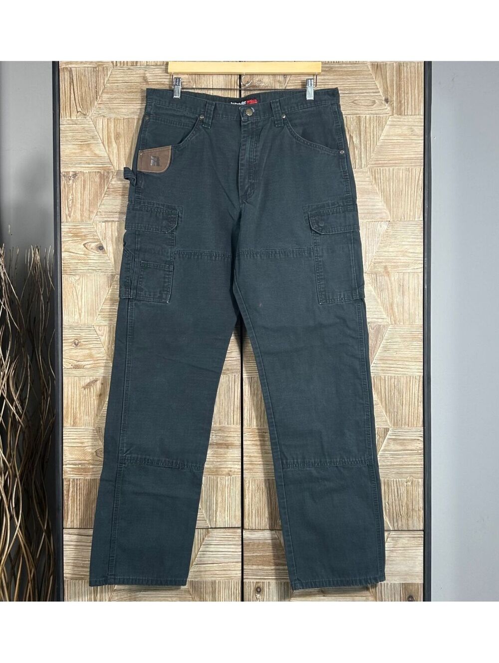 Wrangler Riggs Mens Dark Wash Relaxed Fit Jeans 36x33 Utility Workwear Carpenter - Picture 2 of 10